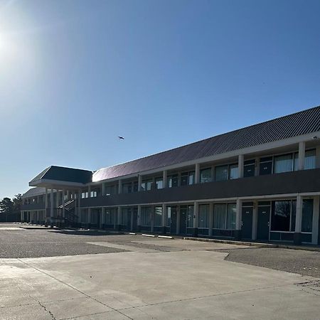 Ambassador Inn Перрітон Екстер'єр фото
